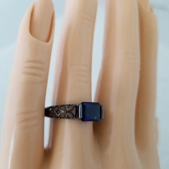 18k Horizontal Filigree Band - Picture 8 of 8